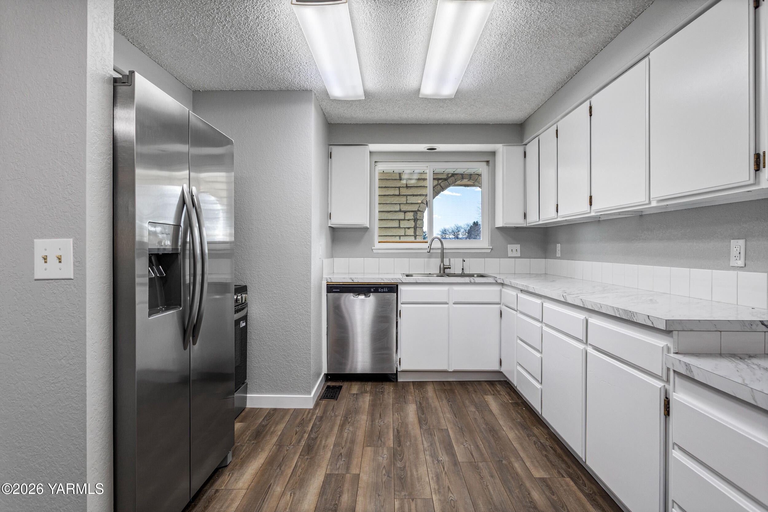 8801 West Alpine Court Yakima, WA 98908 - Photo 4 of 25 8801 Alpine Ct