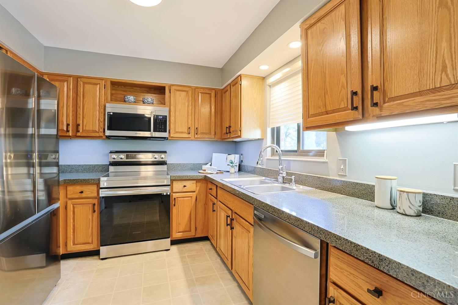 90 Carpenters Ridge Blue Ash, OH 45241 - Photo 10 of 40