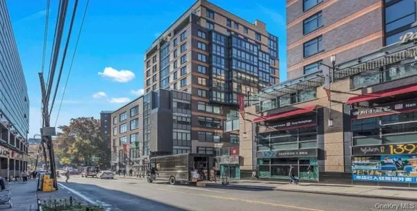 $958,000 | 39-16 Prince Street, Unit 8E | Downtown Flushing