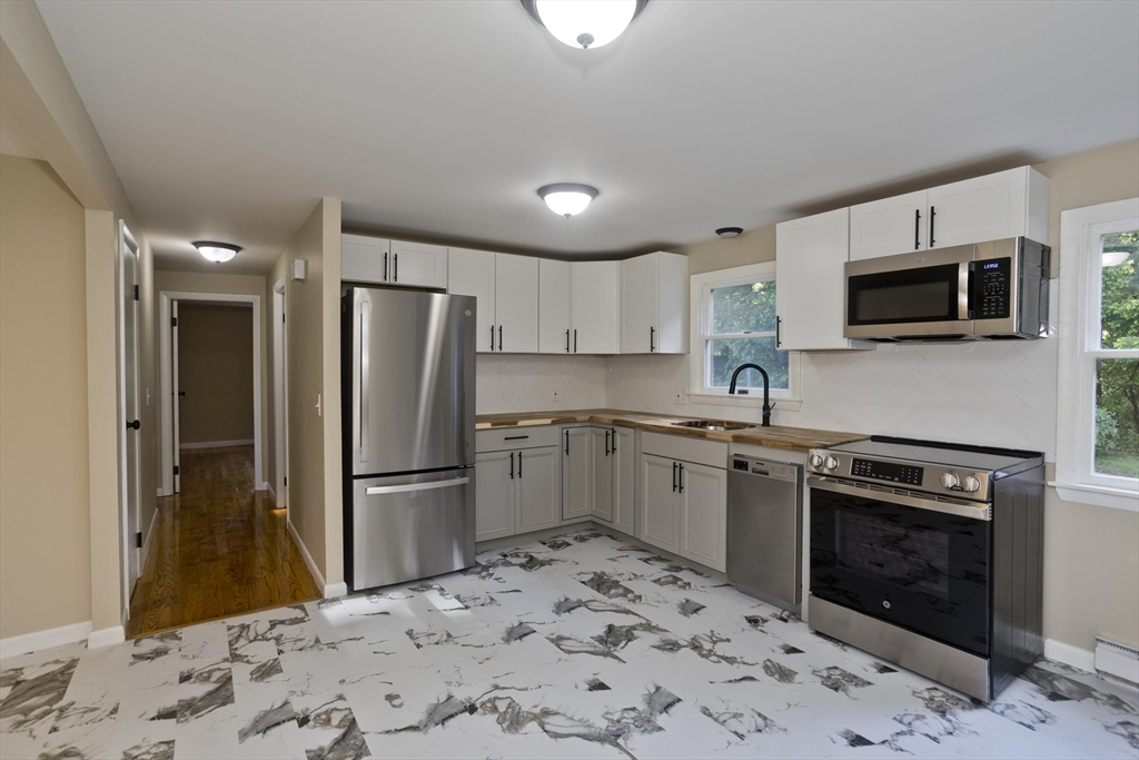 276 Spikenard Circle Springfield, MA 01129 - Photo 5 of 39