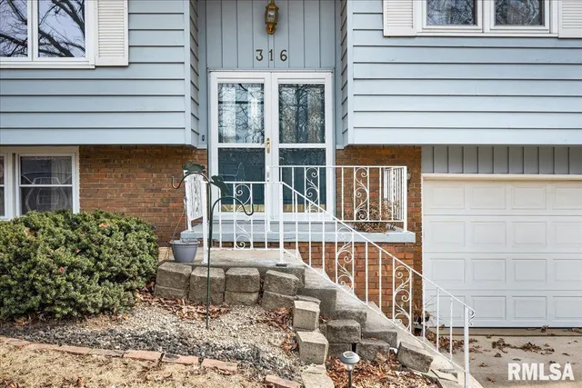 $199,900 | 316 Rainbow Drive, Creve Coeur, IL 61610