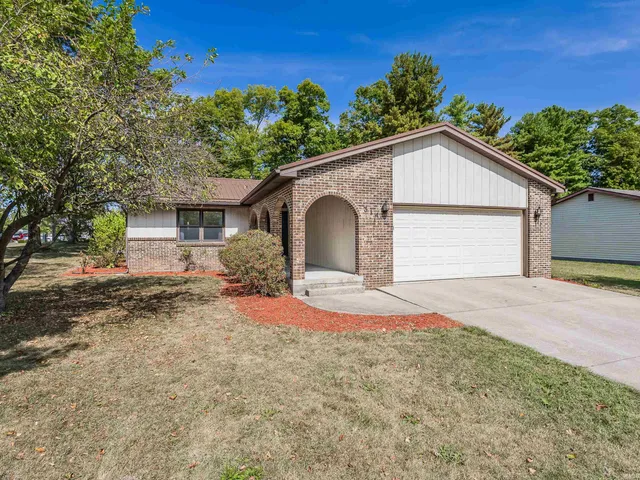 $230,000 | 314 Greenwood Trail, Ossian, IN 46777