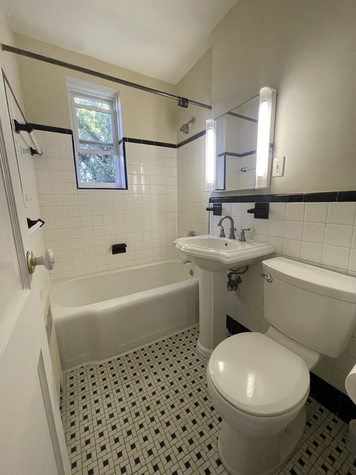 42 Dean Road, Unit 5 Brookline, MA 02445 - Photo 6 of 7 Gallery Image 6