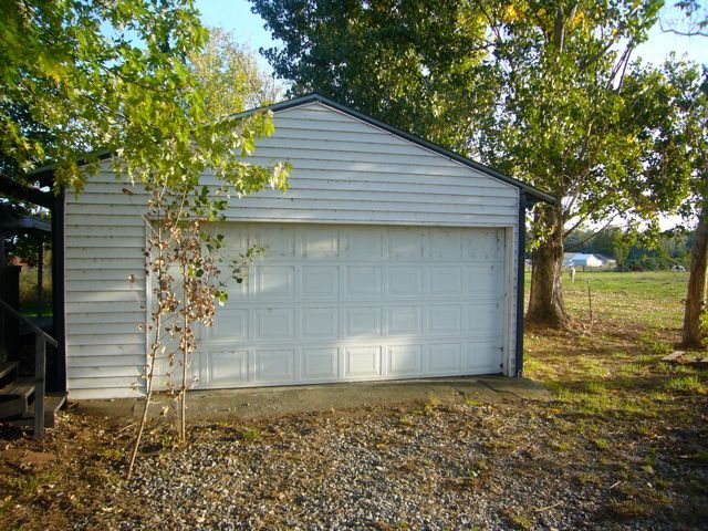 5175 Hopson Road Anderson, CA 96007 - Photo 2 of 10 garage