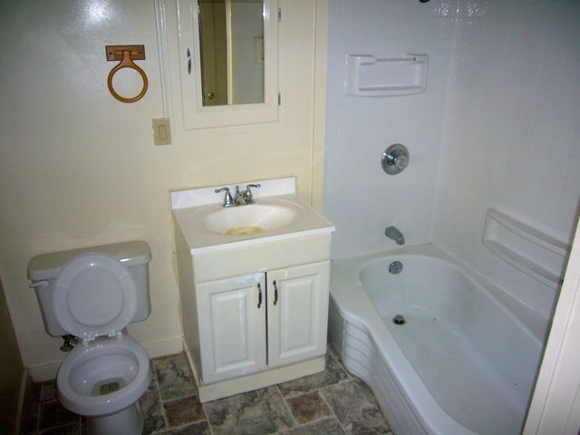 5175 Hopson Road Anderson, CA 96007 - Photo 9 of 10 bathroom