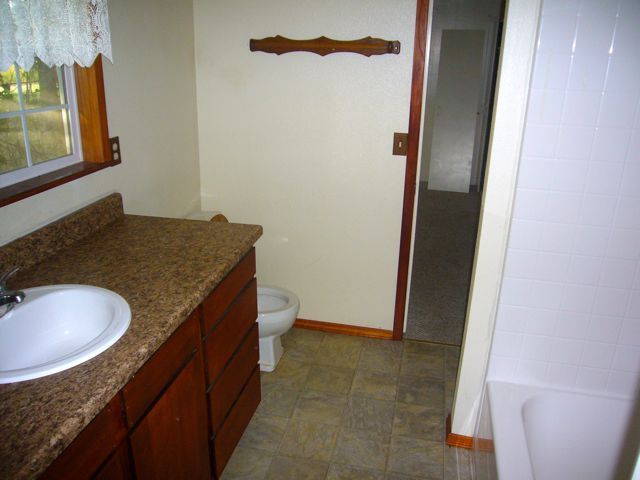 5175 Hopson Road Anderson, CA 96007 - Photo 10 of 10 bathroom