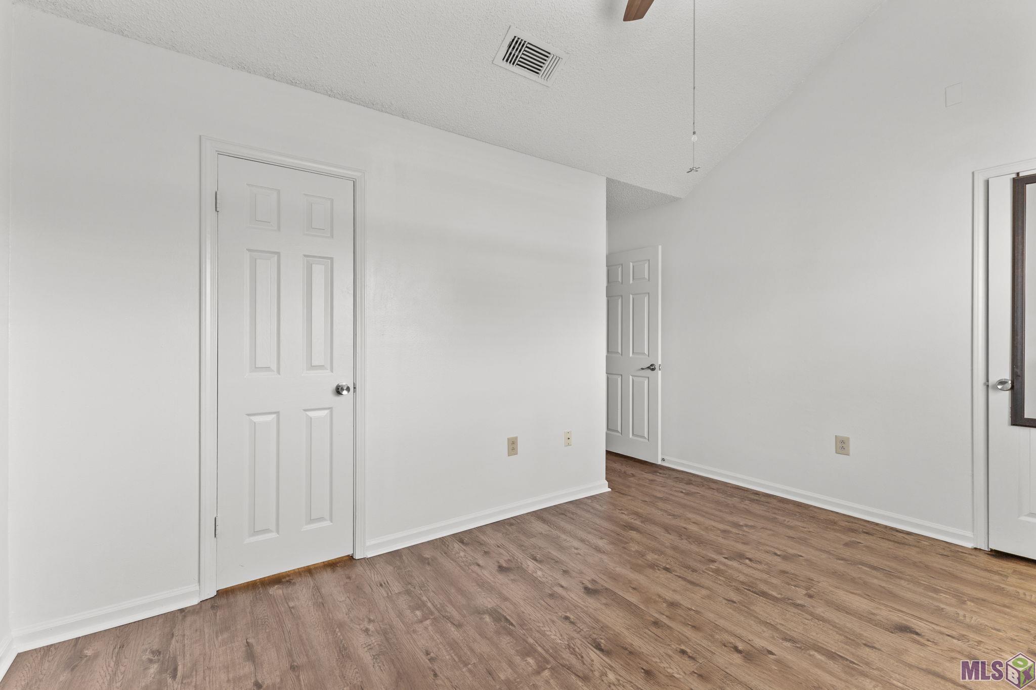 9007 Highland Road, Unit 18 Baton Rouge, LA 70810 - Photo 17 of 22 Bedroom en Suite