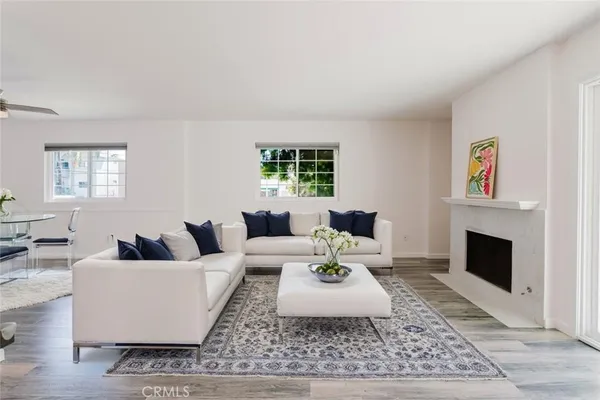 $600,000 | 18643 Burbank Boulevard, Unit 7, Tarzana, CA 91356