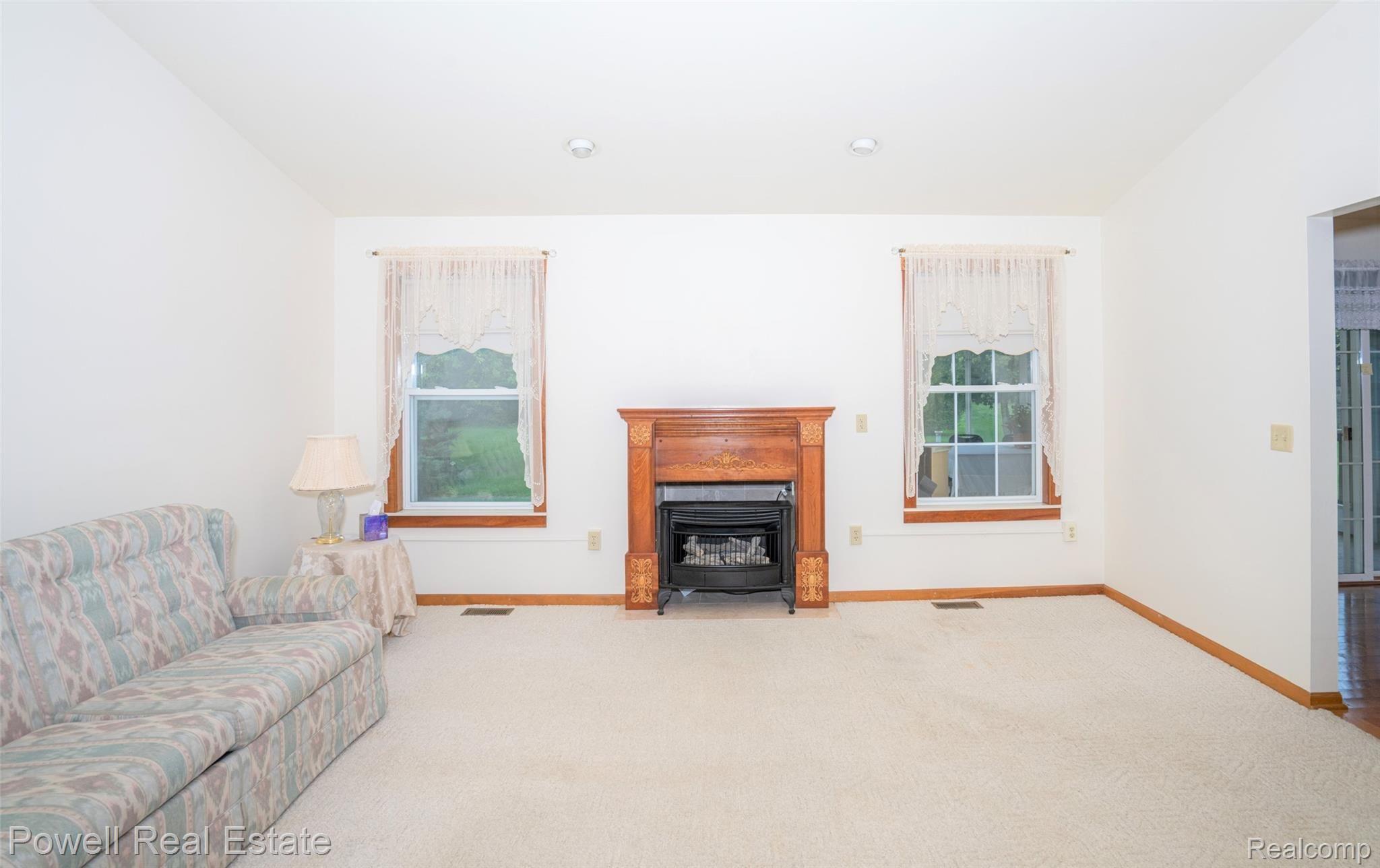 1699 Smith Road Lapeer, MI 48446 - Photo 14 of 54 Living Room3.jpg