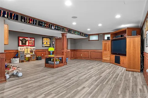 $999,900 | 1609 Featherstone Drive, Town and Country, MO 63131