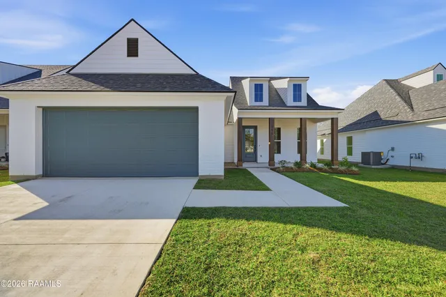 $370,000 | 110 Fountain Mdw Drive, Broussard, LA 70518