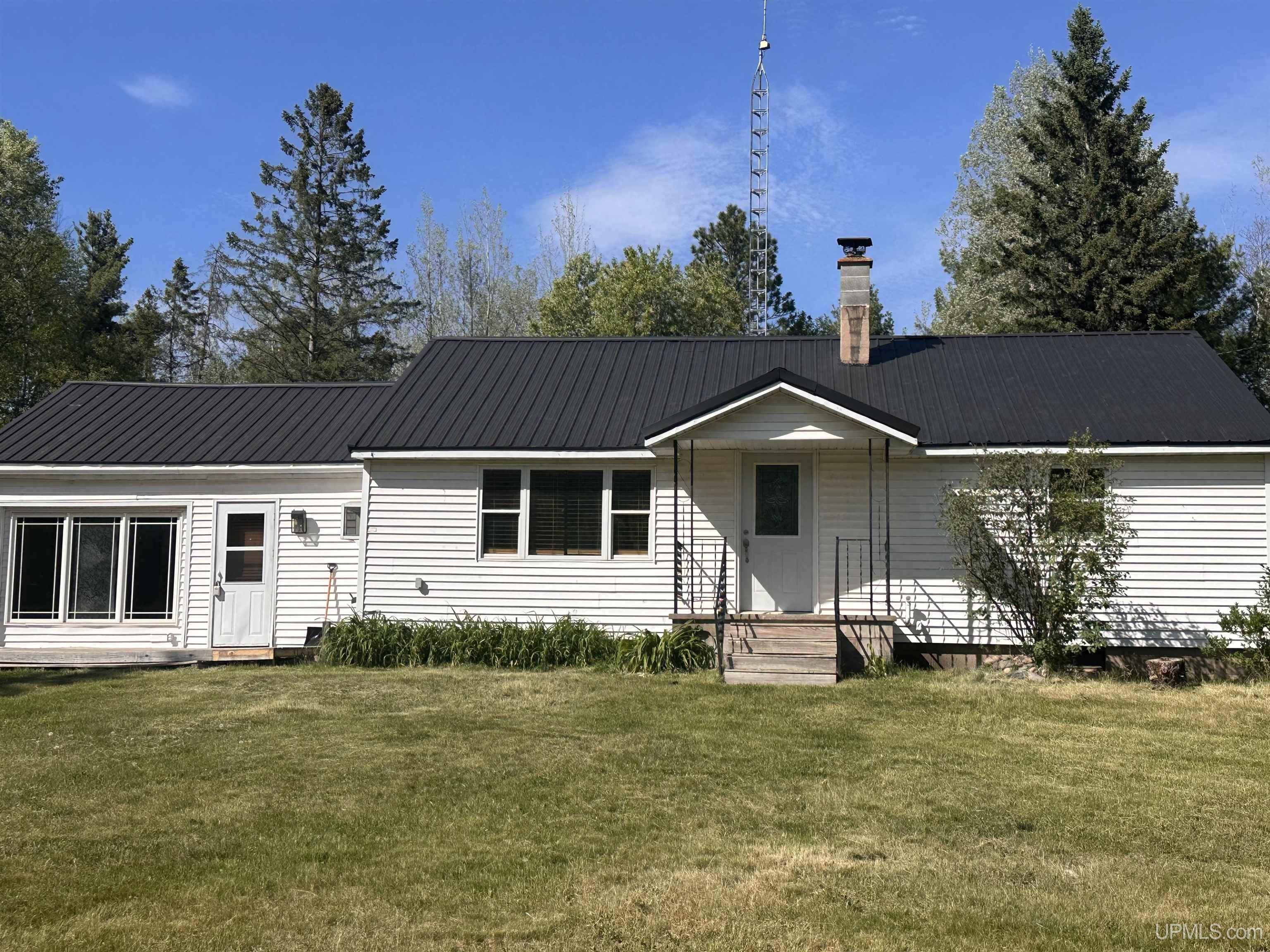 4724 Highway 2 Florence, WI 54121 - Photo 3 of 23