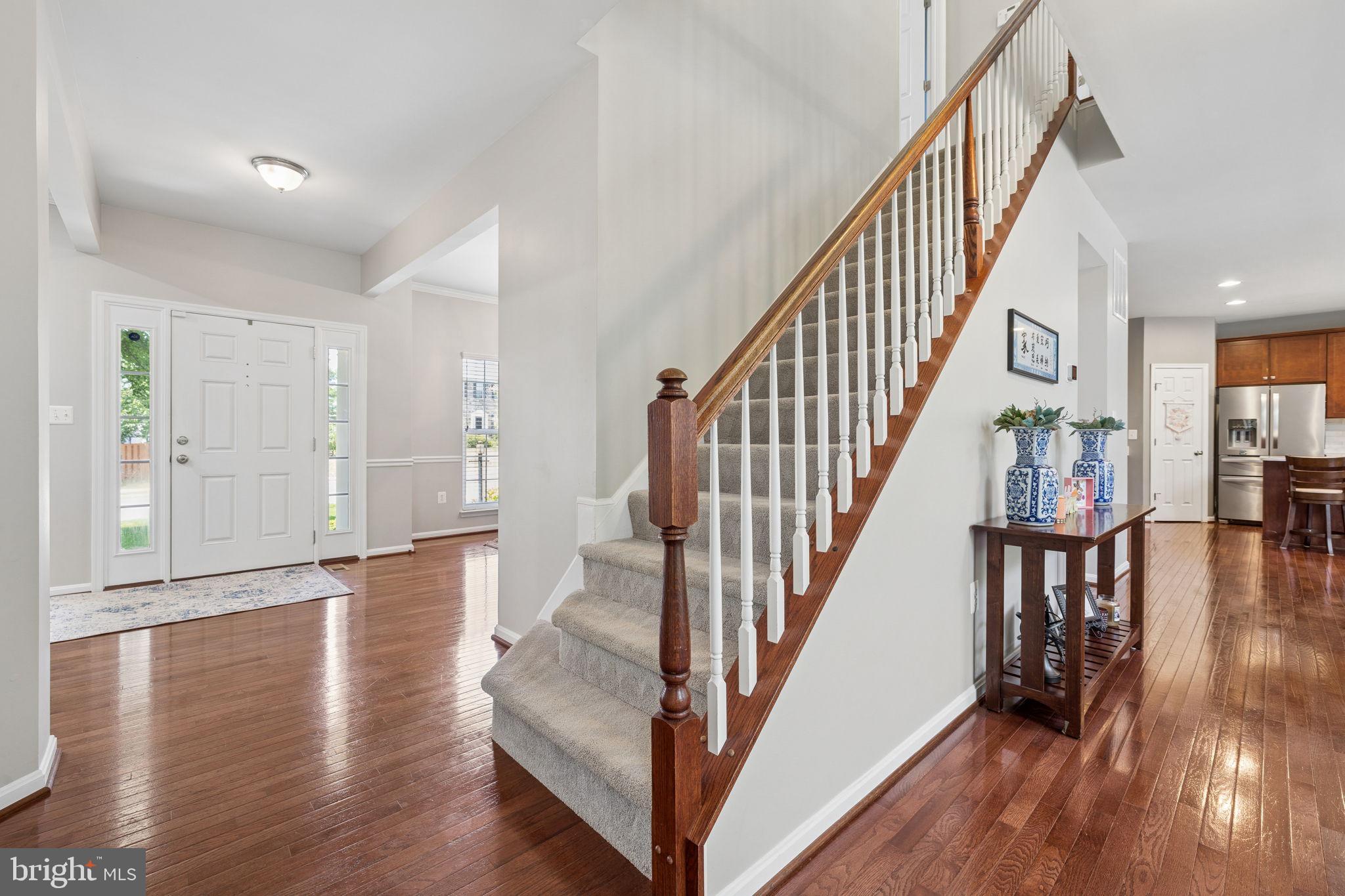 5413 Loggerhead Place Woodbridge, VA 22193 - Photo 8 of 48 Stairwell