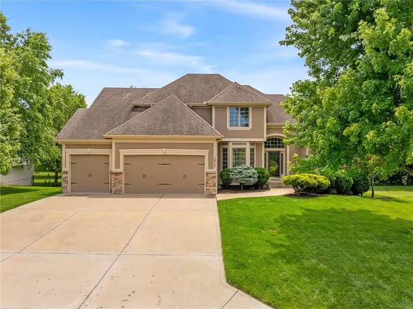 $679,950 | 1613 Northeast Shadow Valley Drive, Lee's Summit, MO 64064
