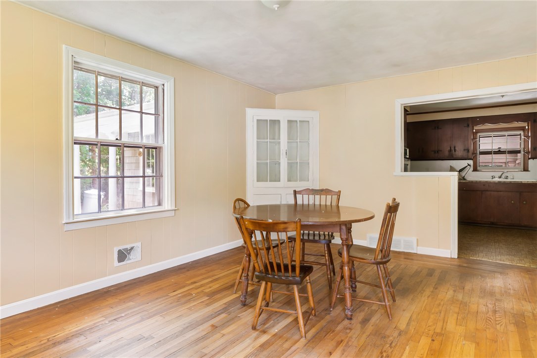 29 Whipple Road Smithfield, RI 02917 - Photo 3 of 25 Dining Room