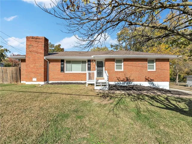 $235,000 | 700 East Gudgell Avenue, Independence, MO 64055