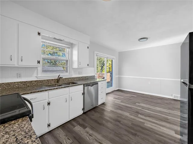 $235,000 | 700 East Gudgell Avenue, Independence, MO 64055