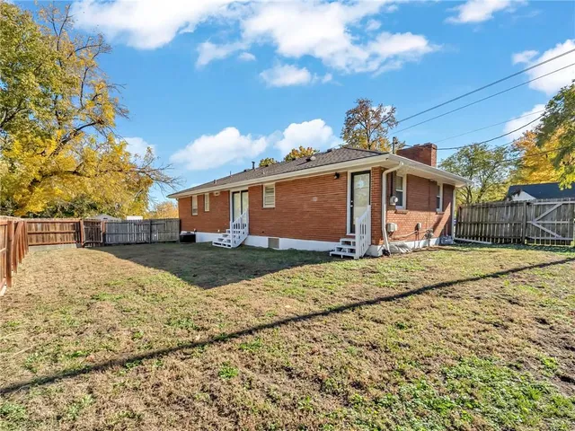 $235,000 | 700 East Gudgell Avenue, Independence, MO 64055