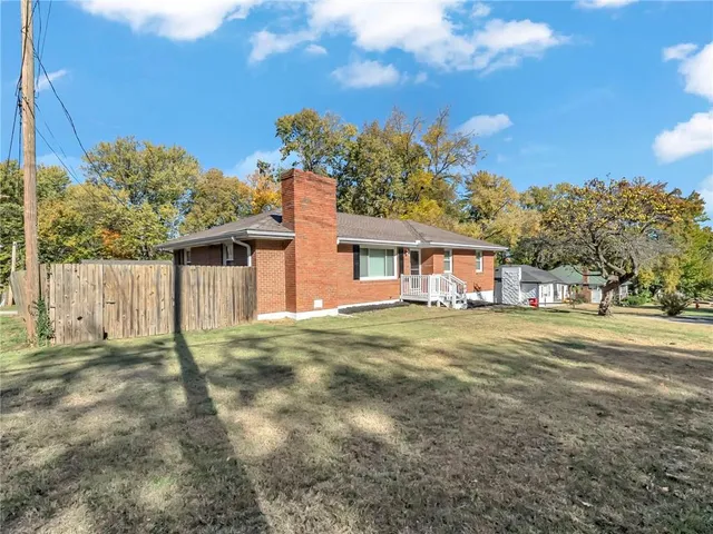 $235,000 | 700 East Gudgell Avenue, Independence, MO 64055