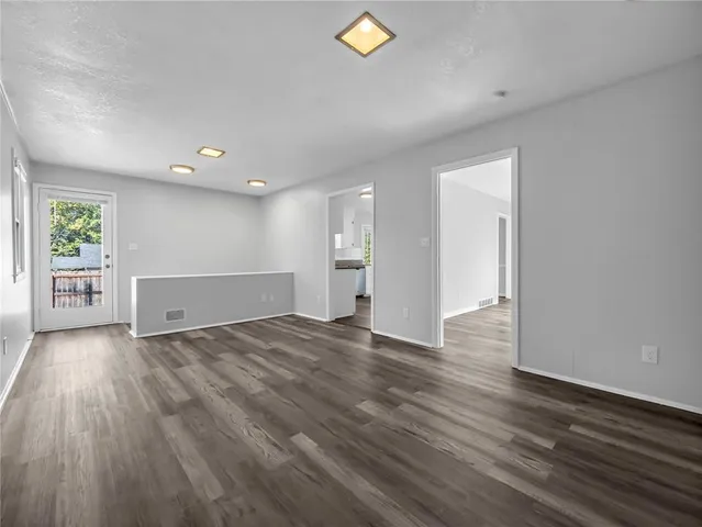 $235,000 | 700 East Gudgell Avenue, Independence, MO 64055