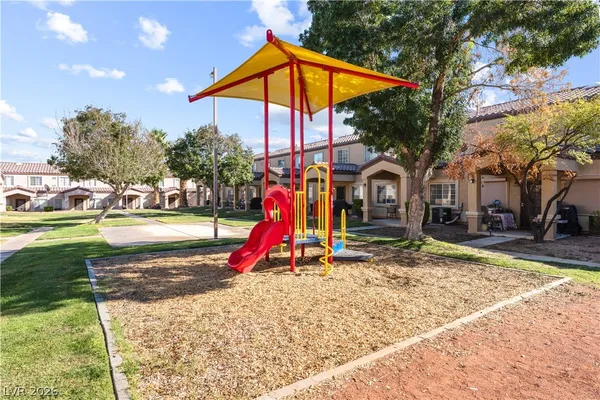 $1,900 | 2501 Sierra Bello Avenue, Unit 104, Las Vegas, NV 89106