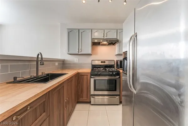 $1,900 | 2501 Sierra Bello Avenue, Unit 104, Las Vegas, NV 89106