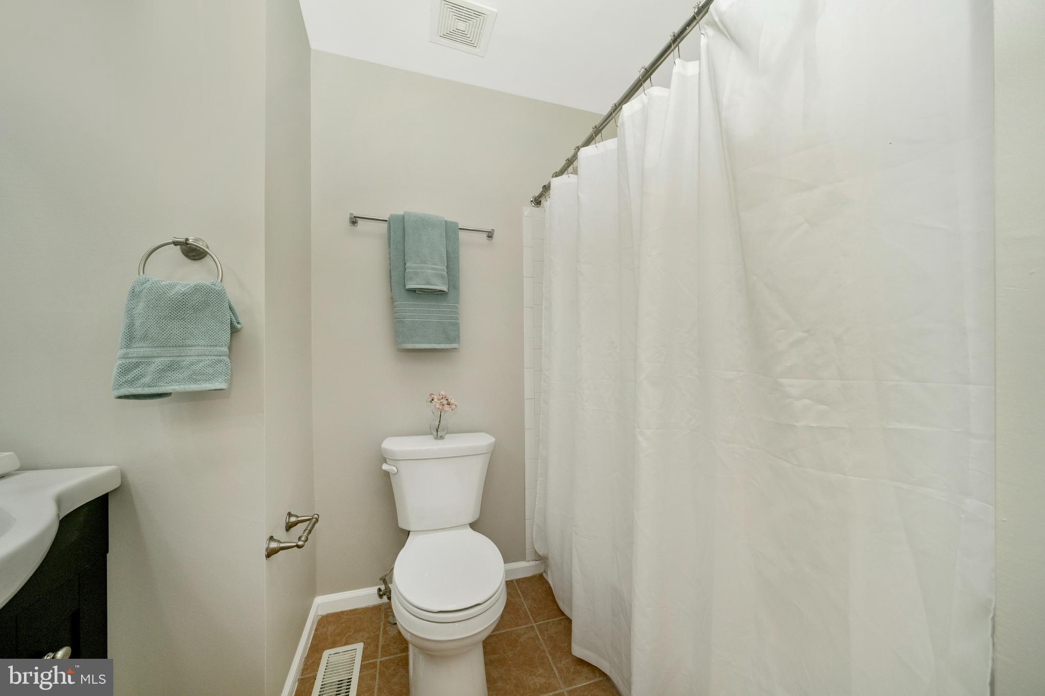 1822 Triple Feather Road, Unit 87 Severn, MD 21144 - Photo 21 of 35 Level 3 Primary Bath