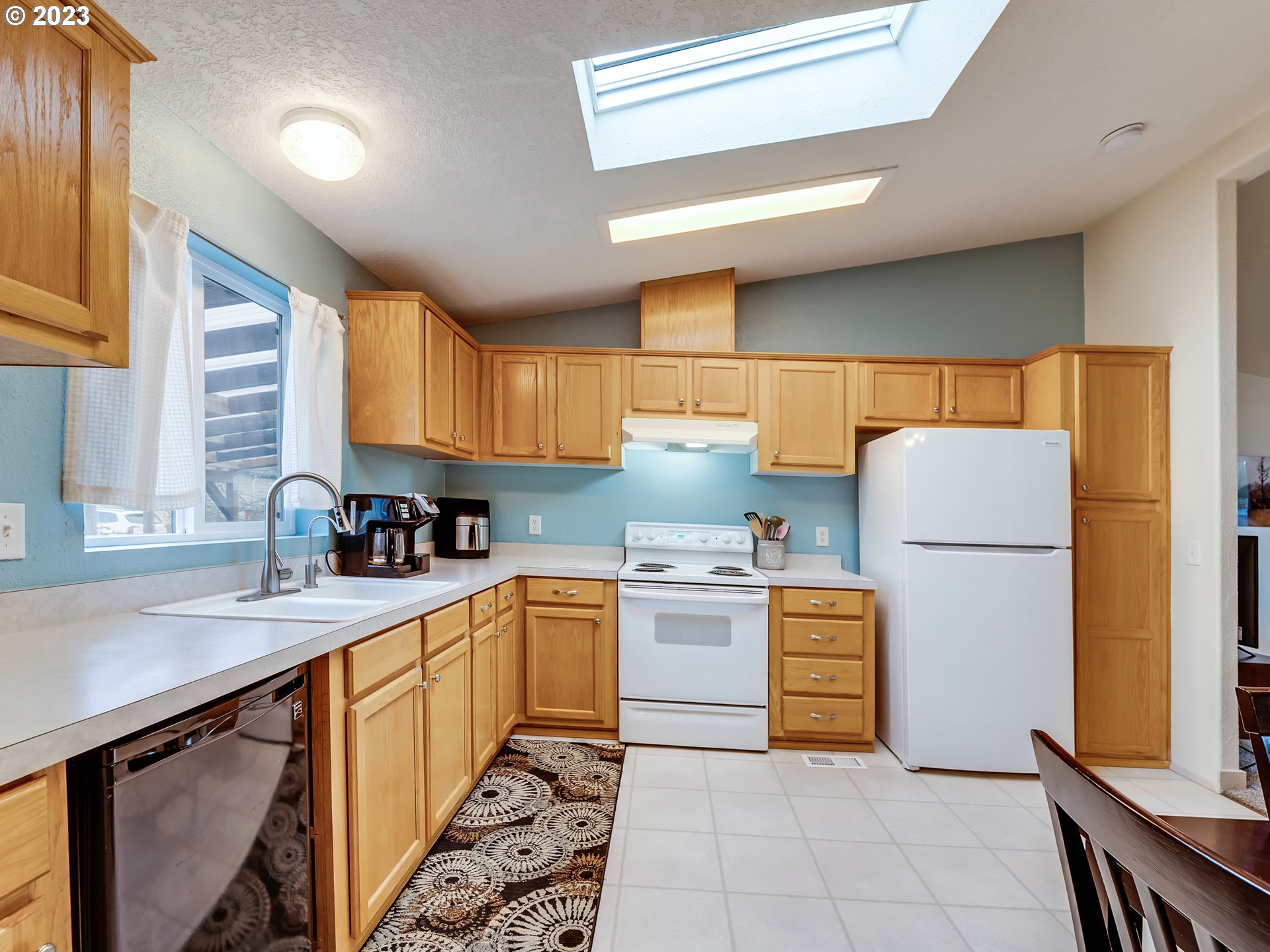 29720 Jeans Road, Unit 22 Veneta, OR 97487 - Photo 12 of 30 a kitchen with stainless steel appliances granite countertop a sink stove and refrigerator