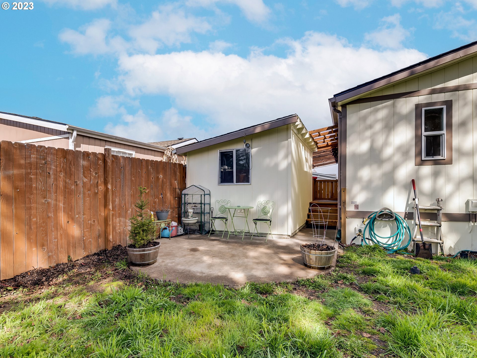 29720 Jeans Road, Unit 22 Veneta, OR 97487 - Photo 23 of 30 a backyard of a house with table and chairs