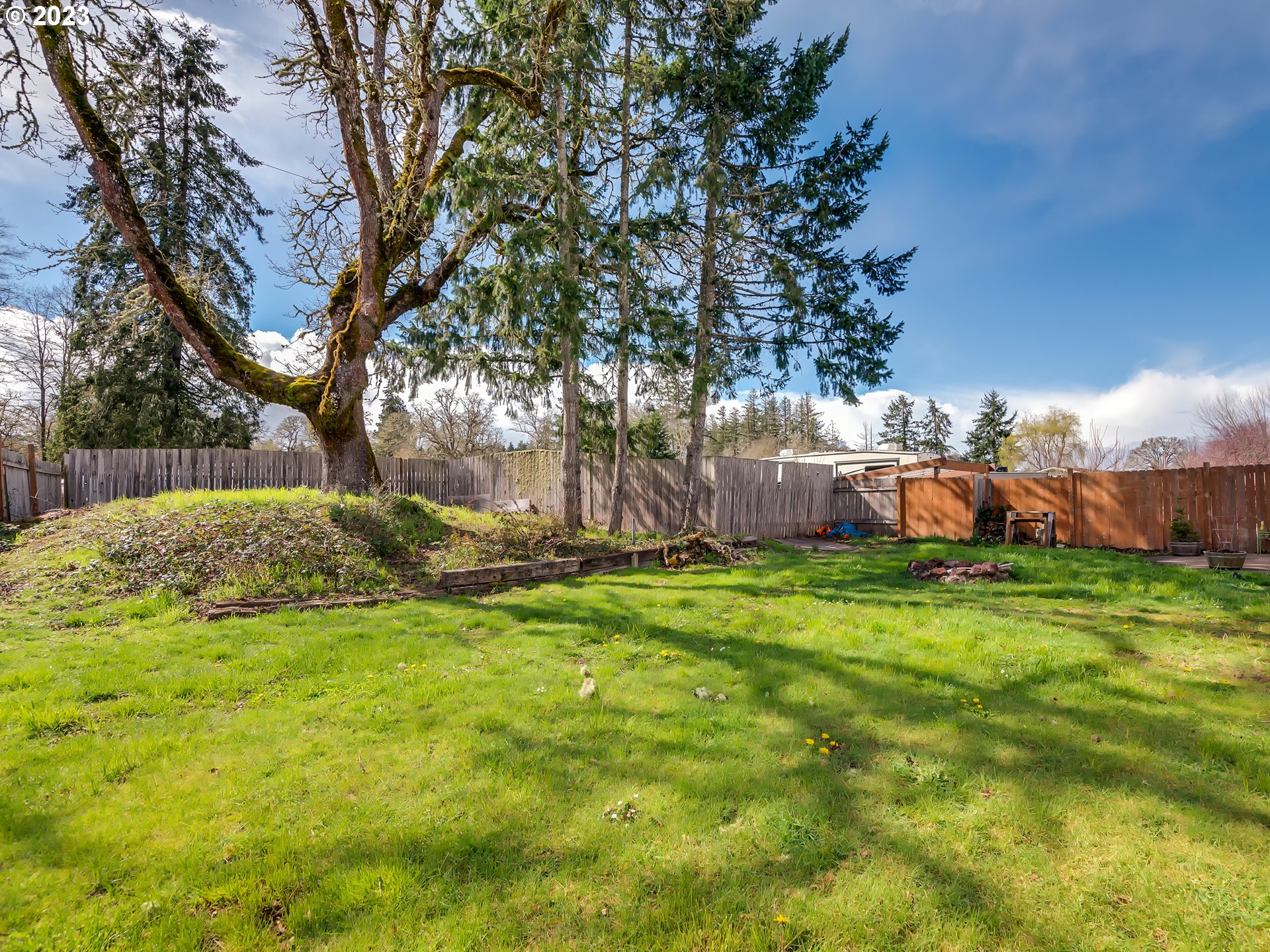 29720 Jeans Road, Unit 22 Veneta, OR 97487 - Photo 24 of 30 a backyard of a house with table and chairs