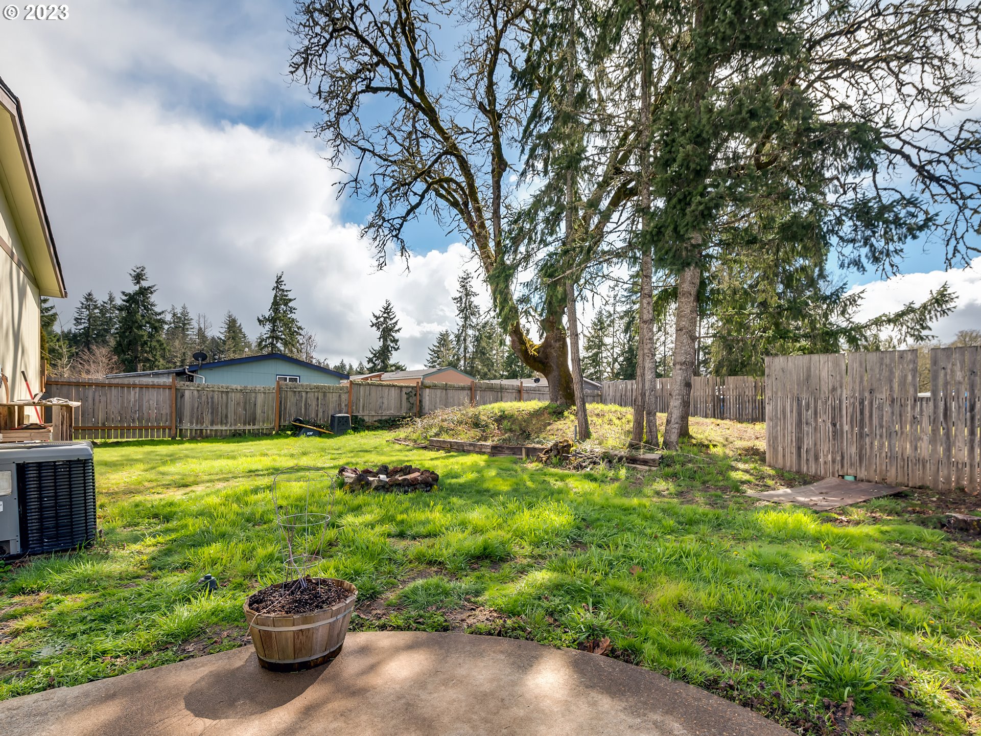 29720 Jeans Road, Unit 22 Veneta, OR 97487 - Photo 25 of 30 a view of a backyard with wooden fence