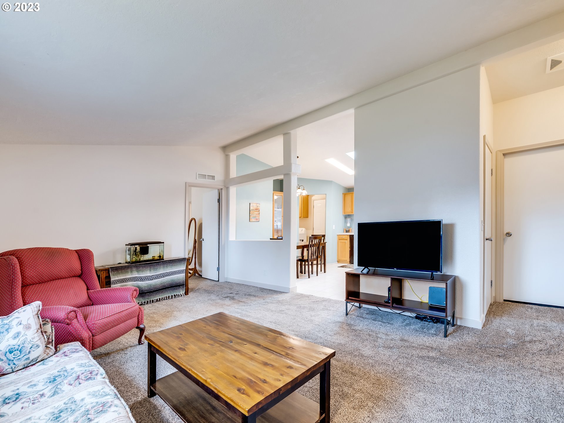 29720 Jeans Road, Unit 22 Veneta, OR 97487 - Photo 8 of 30 a living room with furniture and a flat screen tv