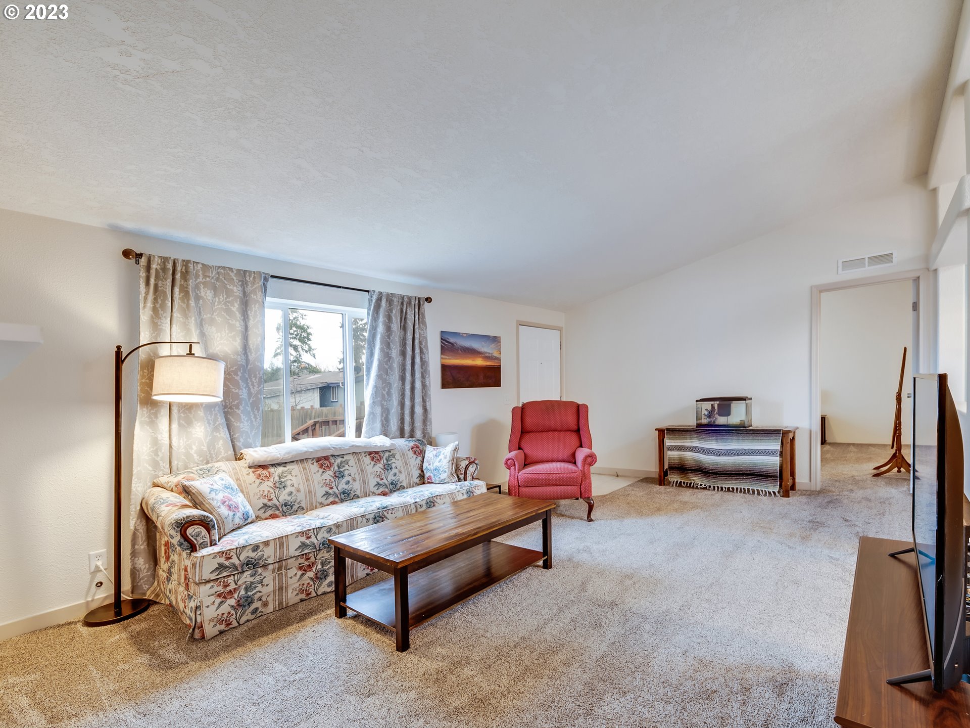 29720 Jeans Road, Unit 22 Veneta, OR 97487 - Photo 9 of 30 a living room with furniture and a flat screen tv