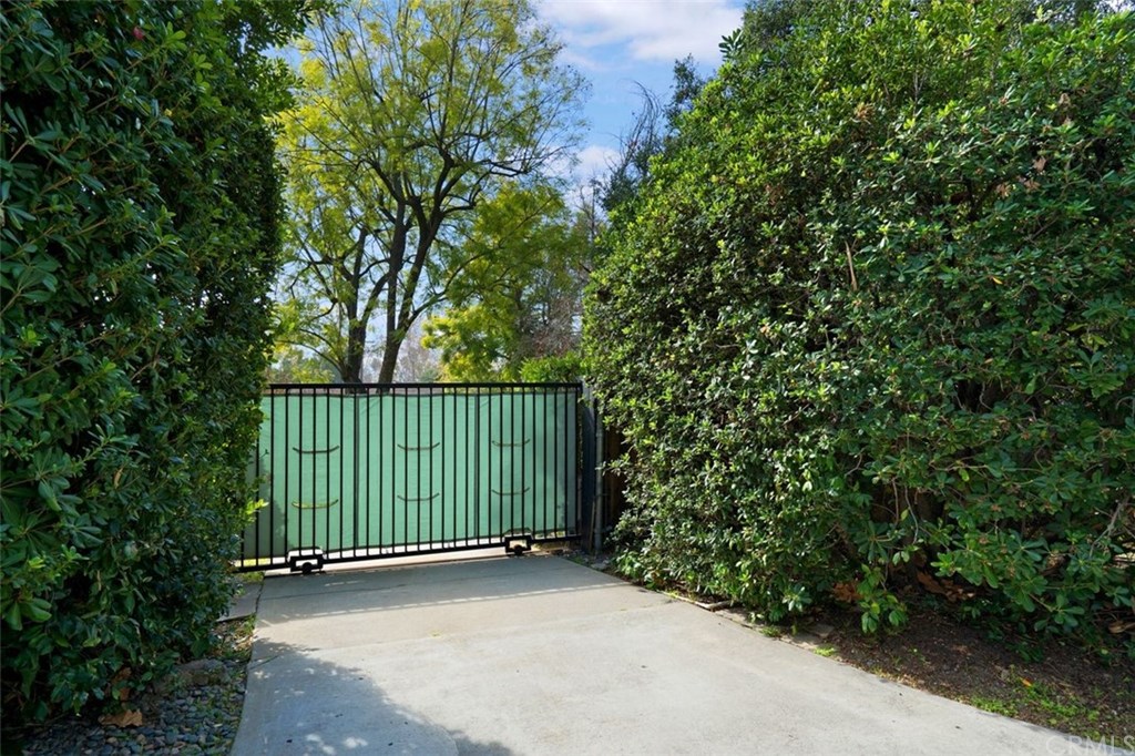 1550 Braeburn Road Altadena, CA 91001 - Photo 3 of 40