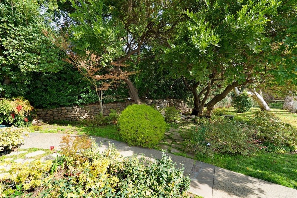 1550 Braeburn Road Altadena, CA 91001 - Photo 7 of 40