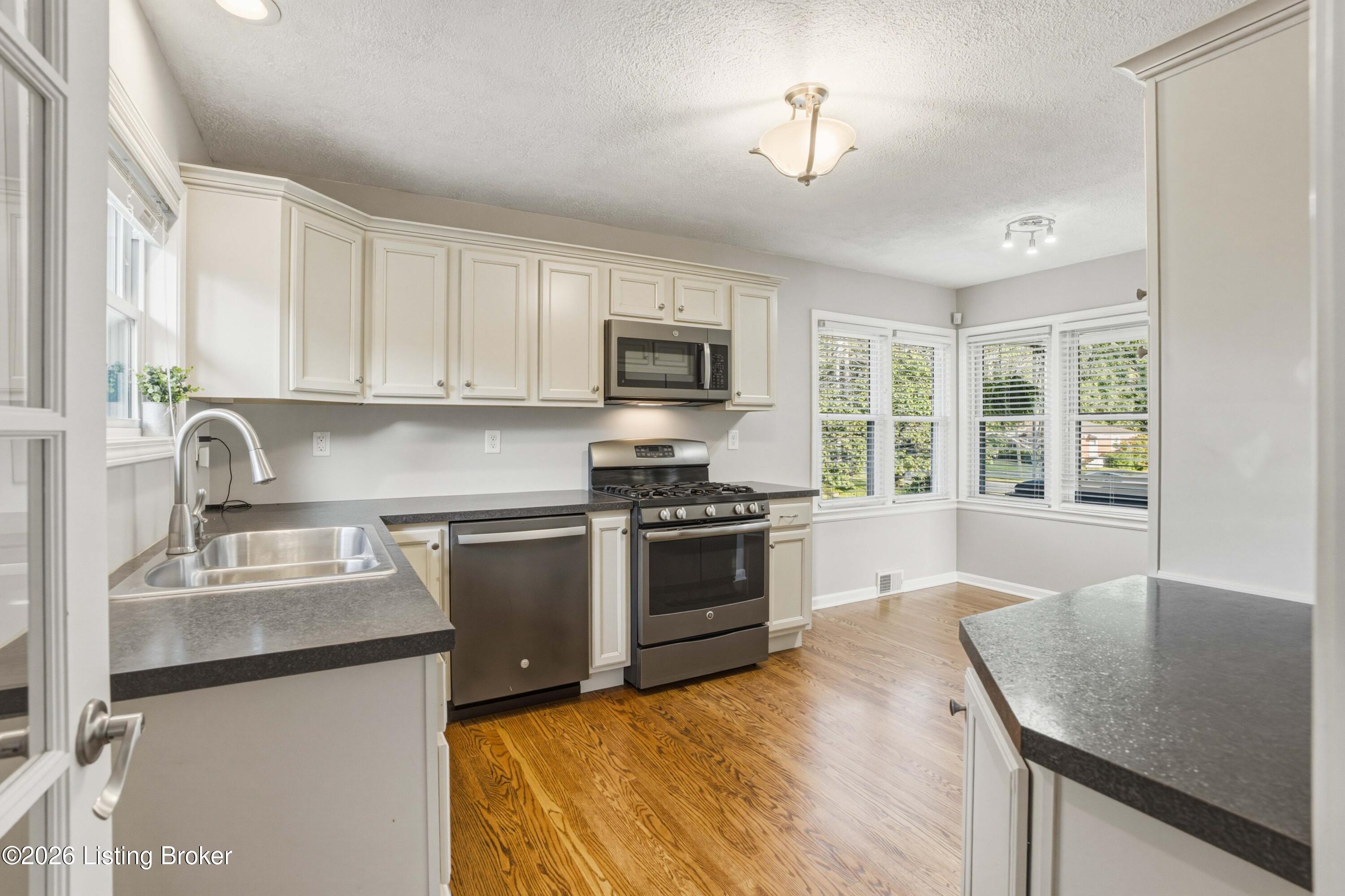 8811 Waltlee Road Louisville, KY 40291 - Photo 16 of 42 16-Kitchen-Breakfast-Nook