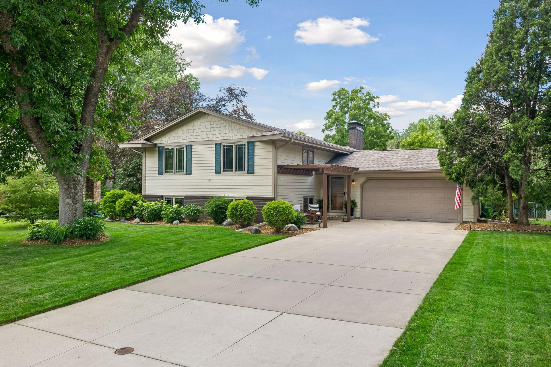 6328 Limerick Lane Edina, MN 55439 - Photo 1 of 31