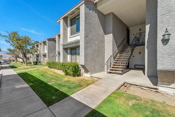 $1,895 | 43376 Cook Street, Unit 194, Palm Desert, CA 92211