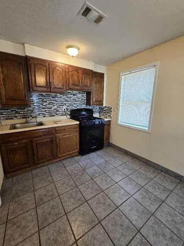 $129,900 | 5213 Locust Avenue, Kansas City, KS 66106