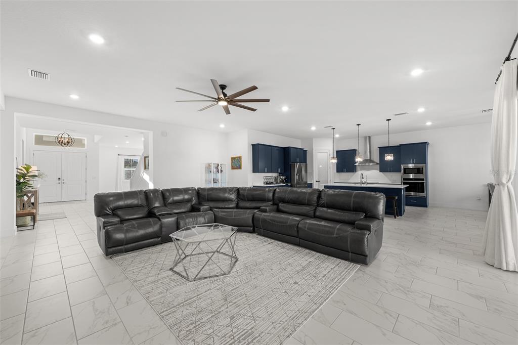 9185 Sanders Tree Loop Wesley Chapel, FL 33545 - Photo 5 of 47