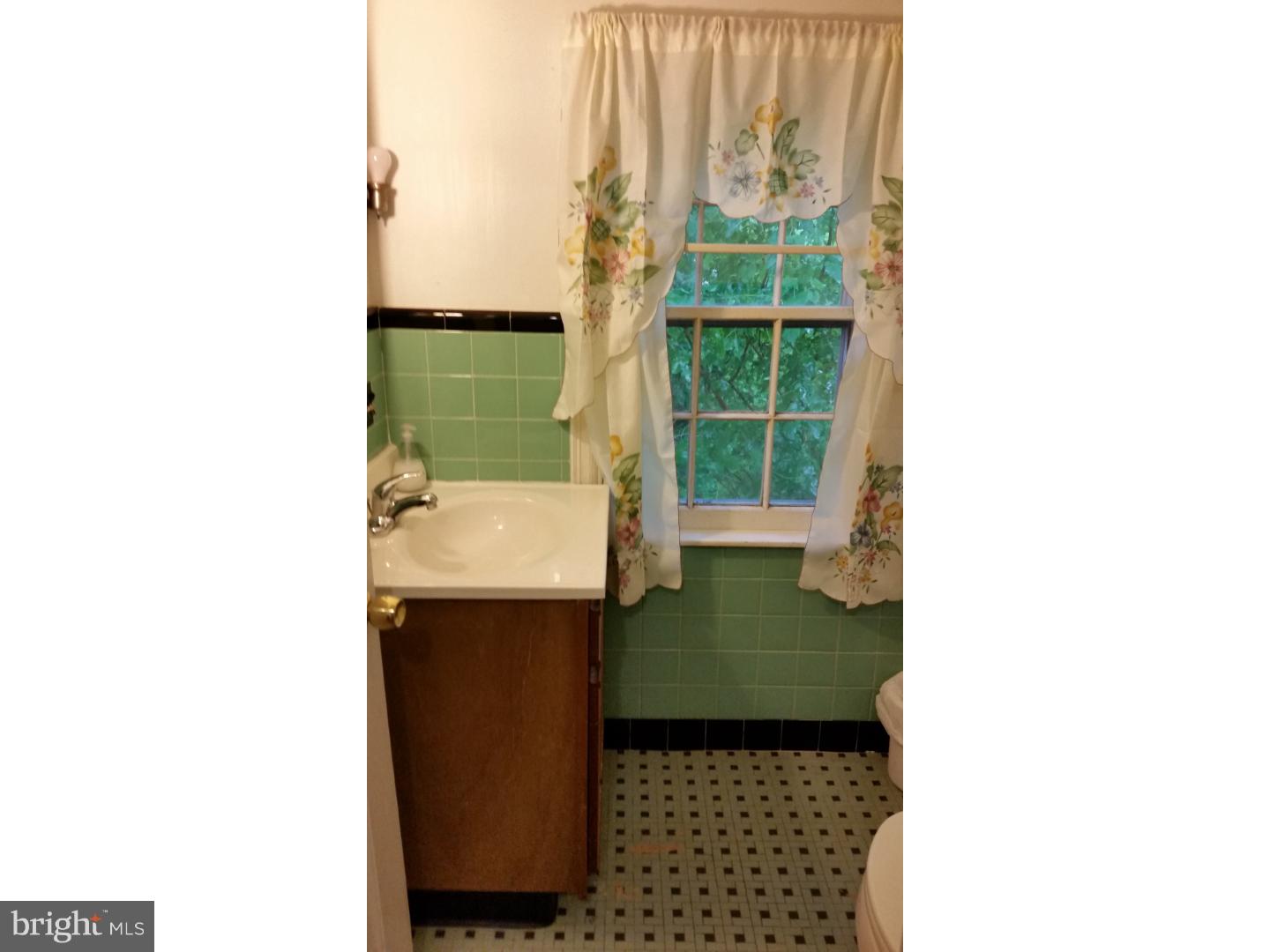 405 Valley View Road Willow Grove, PA 19006 - Photo 17 of 21 Gallery Image 17