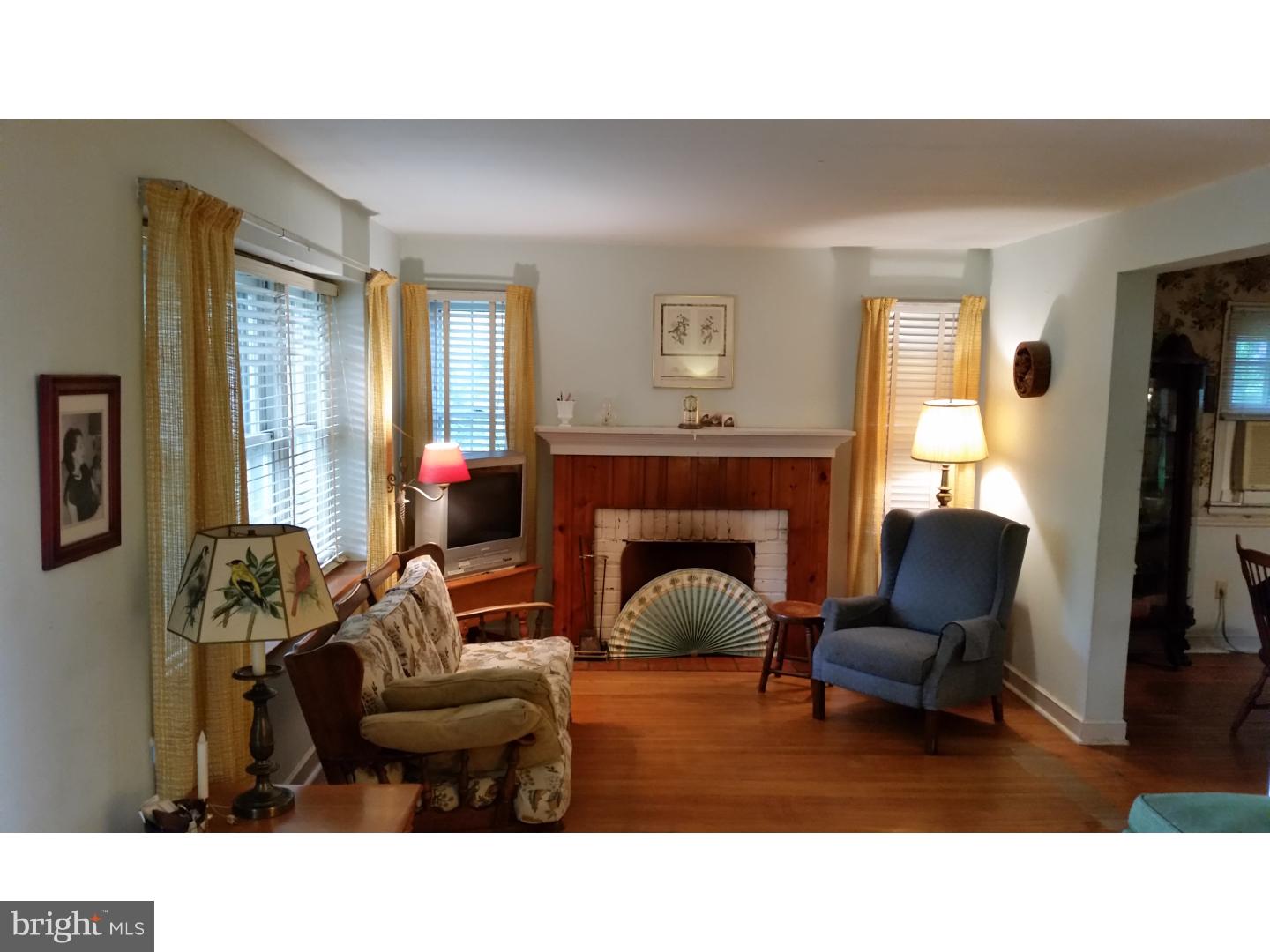 405 Valley View Road Willow Grove, PA 19006 - Photo 3 of 21 Living Room