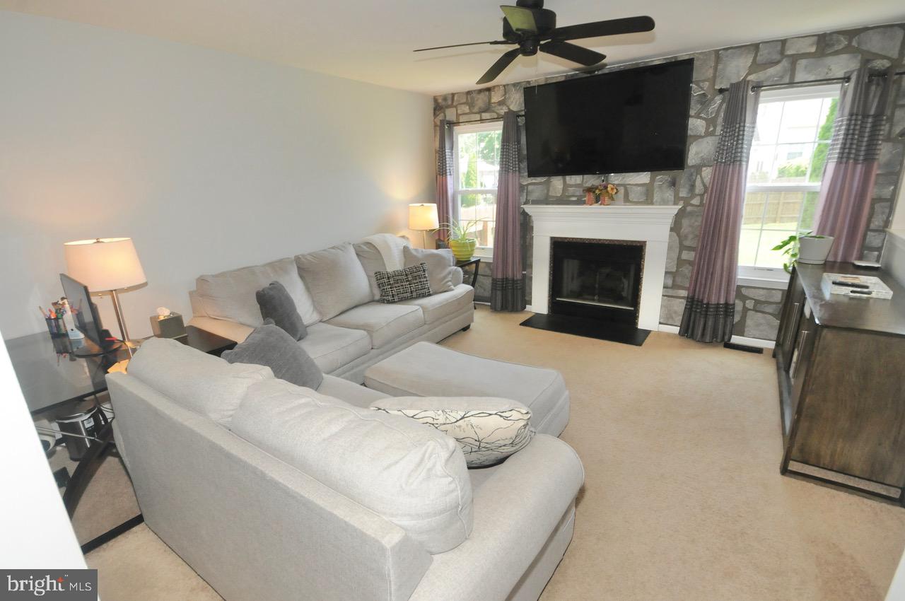 66 Ridgewood Way Burlington, NJ 08016 - Photo 3 of 44 Family Room
