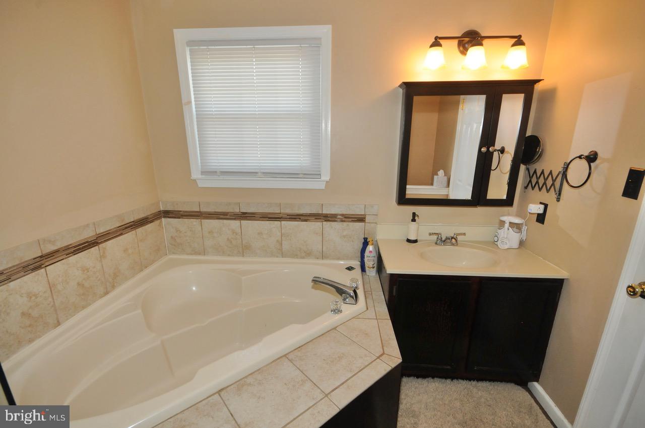 66 Ridgewood Way Burlington, NJ 08016 - Photo 36 of 44 Master Bath