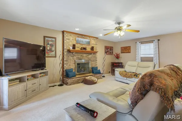 $3,100 | 2725 Timberline Drive, Belleville, IL 62226