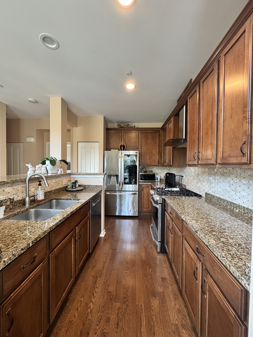 11 East Willow Road Wheeling, IL 60090 - Photo 7 of 27