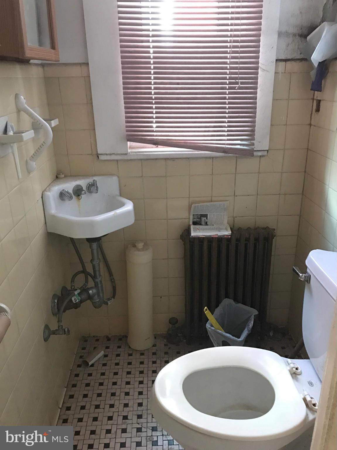 127 R Street Northeast Washington, DC 20002 - Photo 6 of 30 Bath