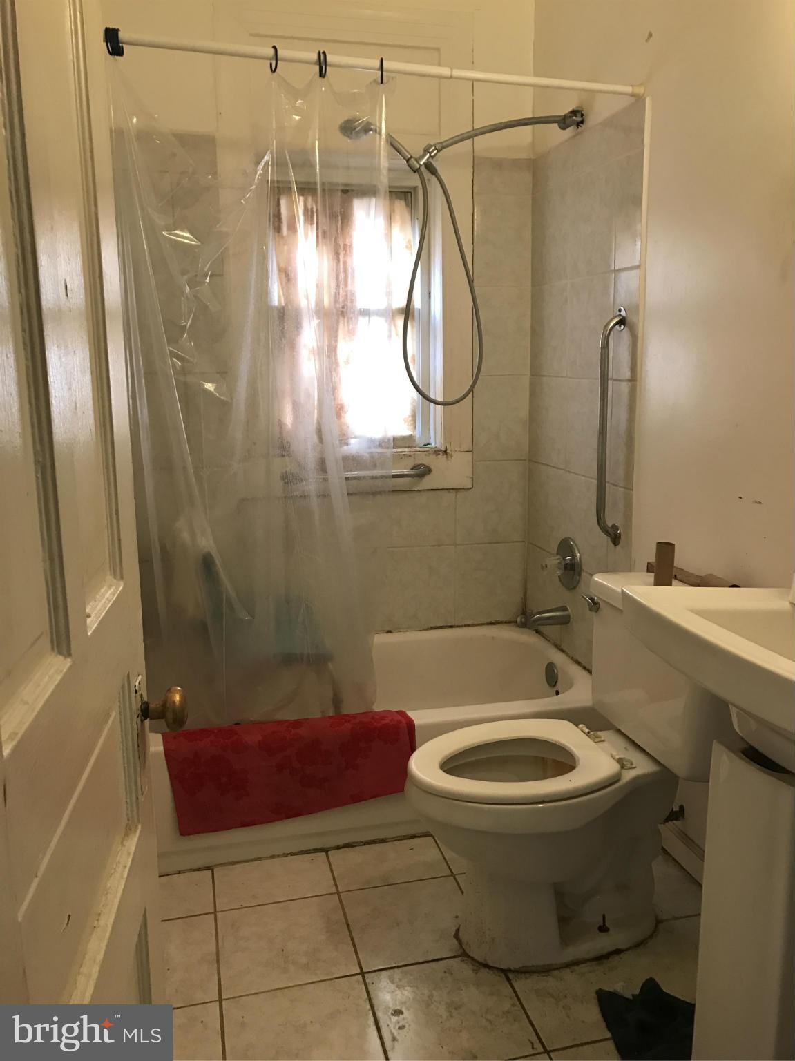 127 R Street Northeast Washington, DC 20002 - Photo 7 of 30 Bath