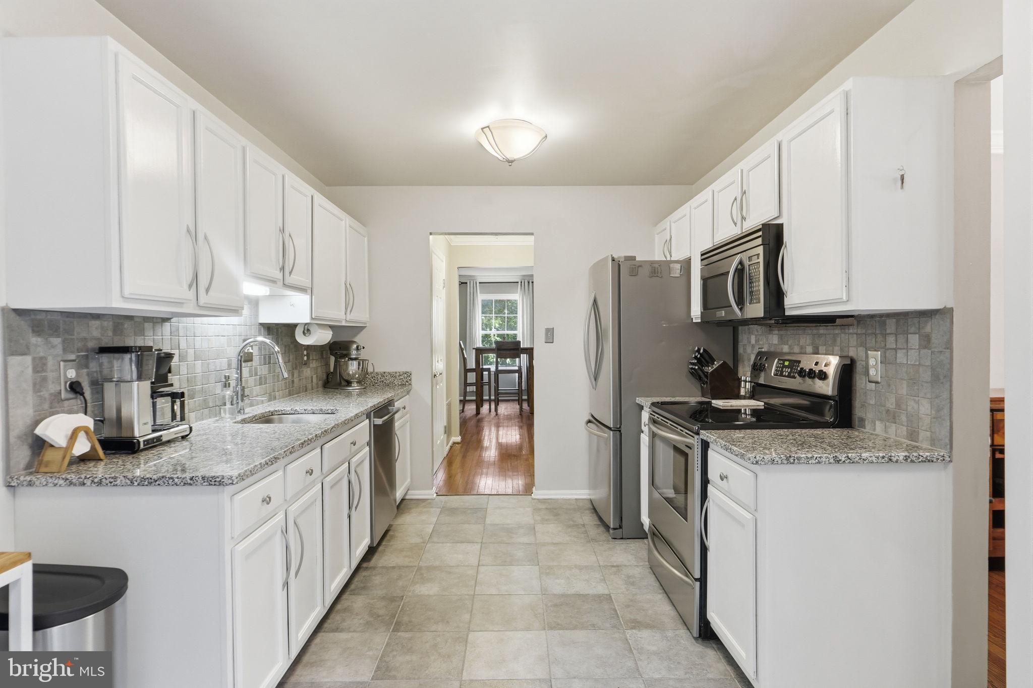 7660 Southern Oak Drive Springfield, VA 22153 - Photo 12 of 37 GOURMET KITCHEN
