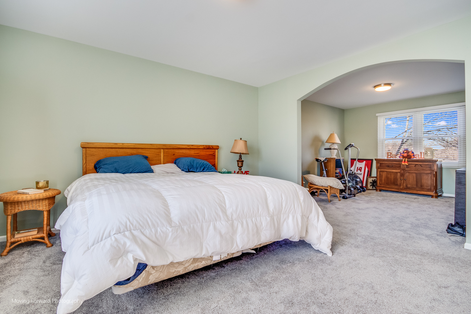 133 Rivershire Lane Lincolnshire, IL 60069 - Photo 14 of 26 a bedroom with bed and a large window